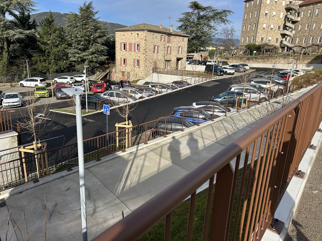 barrière lycée accès PMR