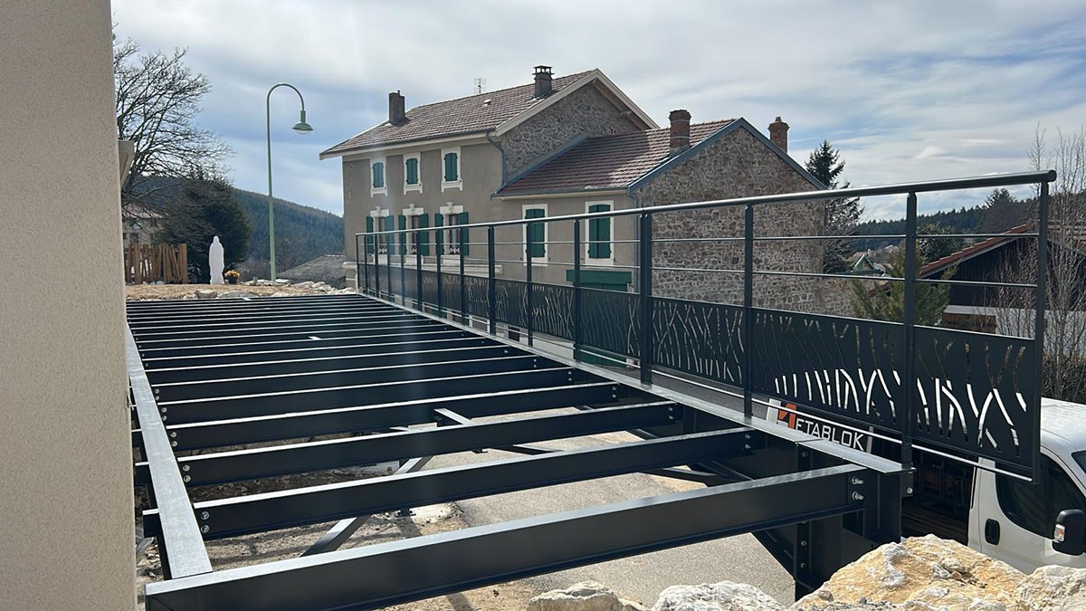 structure plancher terrasse surélevée en acier