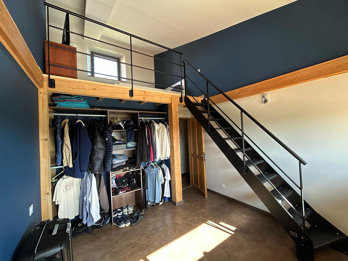 conception escalier sur mesure pour une mezzanine