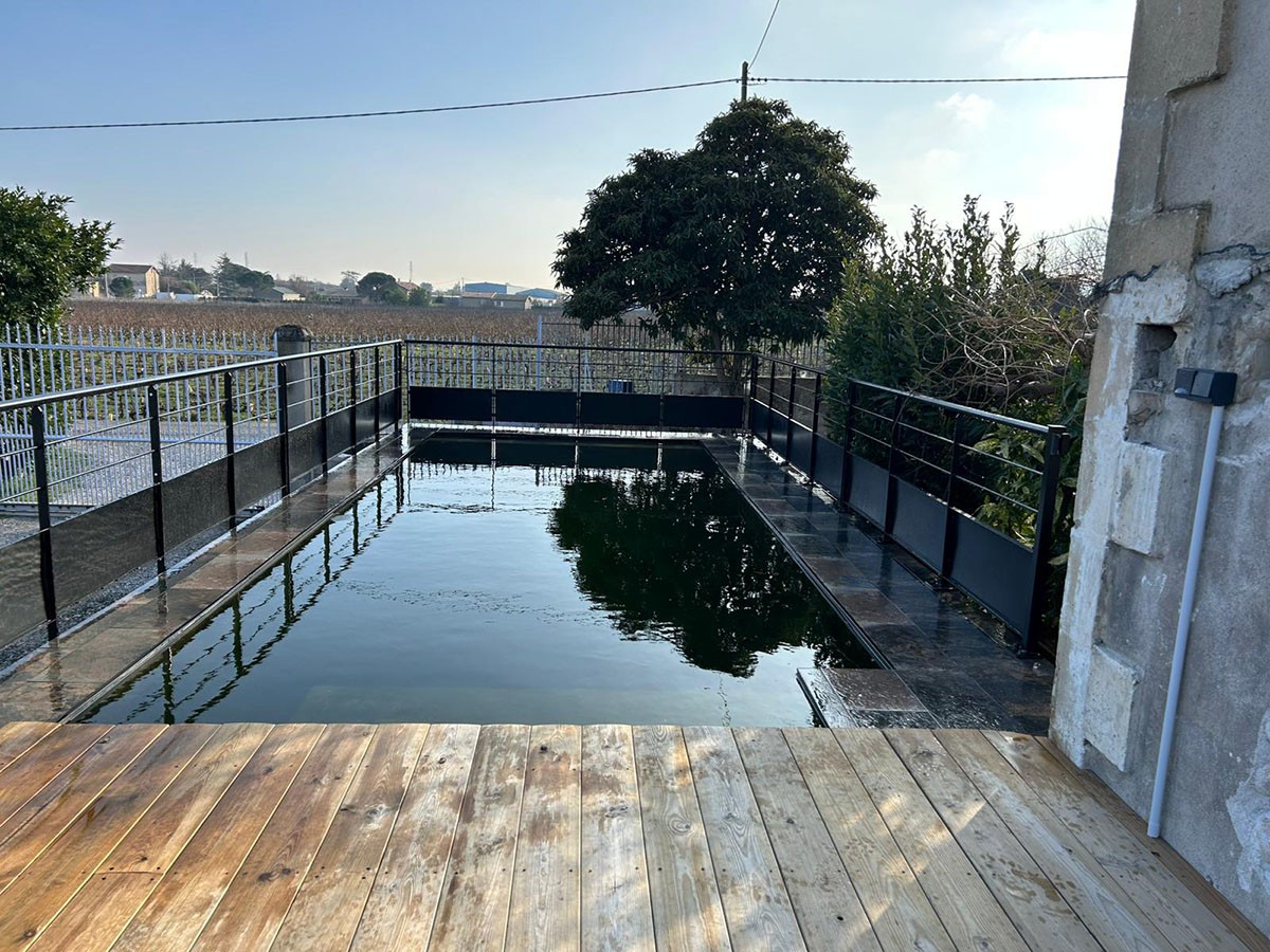 garde-corps en acier pour terrasse de piscine