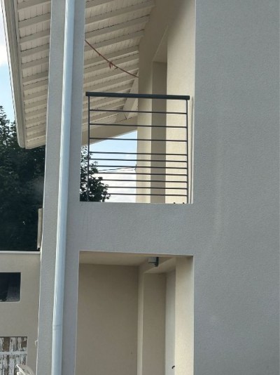 terrasse sur pilotis en acier à Saint-Cyr