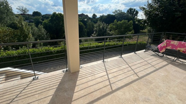 terrasse sur pilotis en acier à Saint Cyr