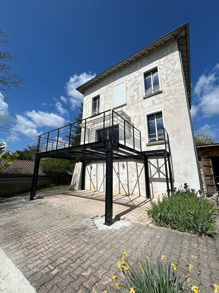 terrasse en acier surélevée