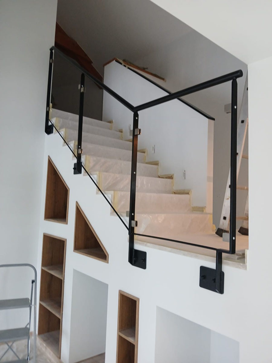 barrière en verre pour luminosité dans les escaliers