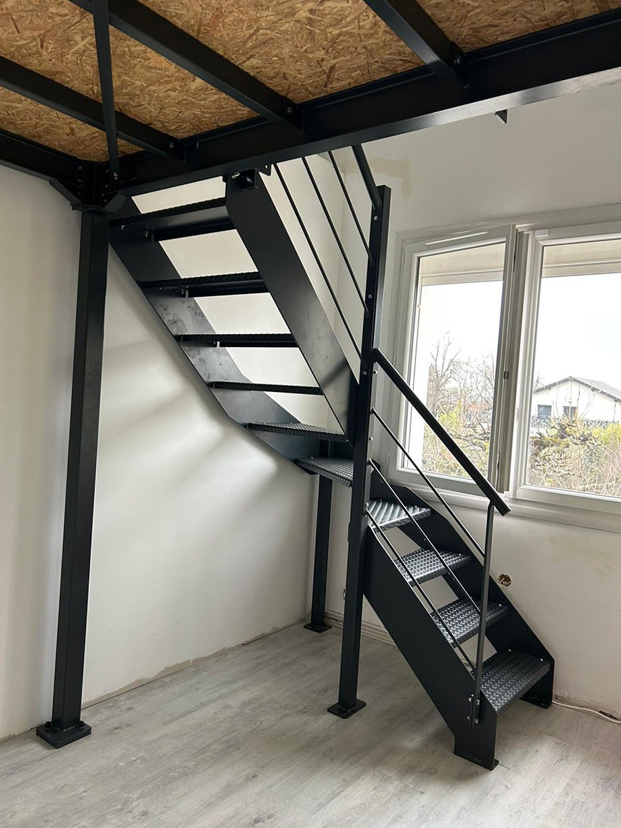 escalier sur mesure pour mezzanine