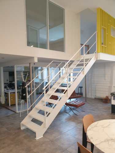 escalier-industriel-blanc.jpg