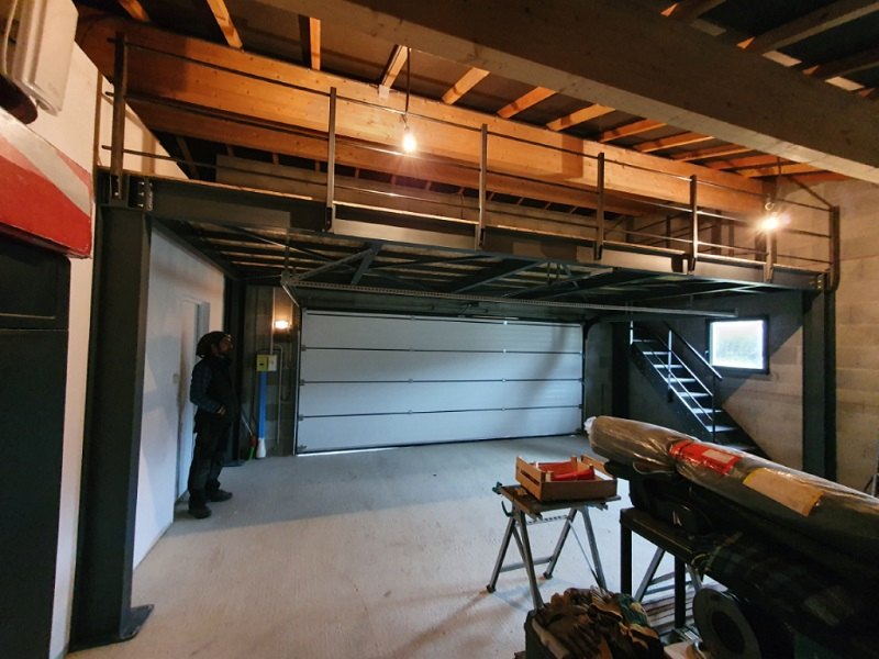 mezzanine aménagée dans un garage